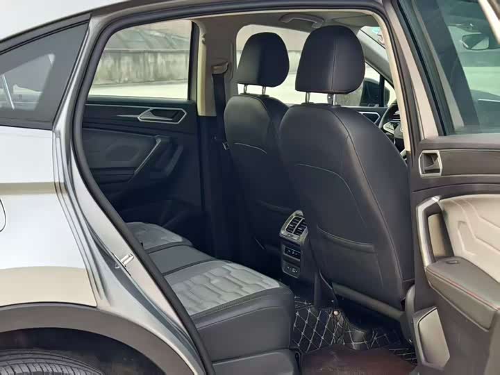 Photo 9 - Volkswagen Tiguan X