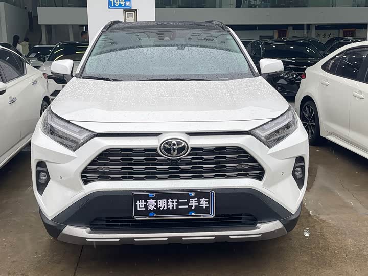 Фото 2 - Toyota RAV4