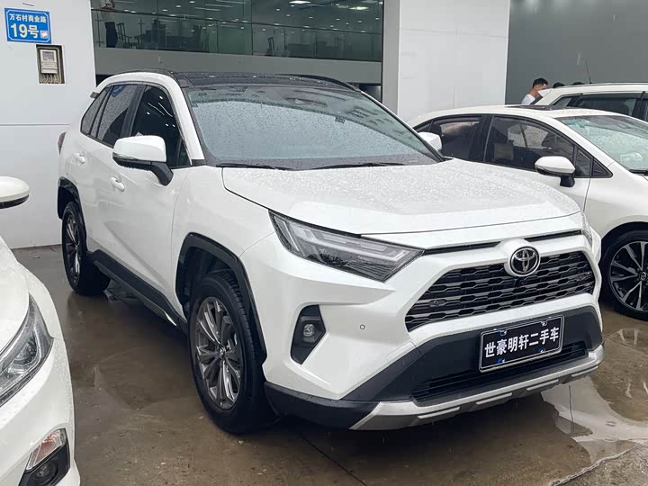 Фото 3 - Toyota RAV4