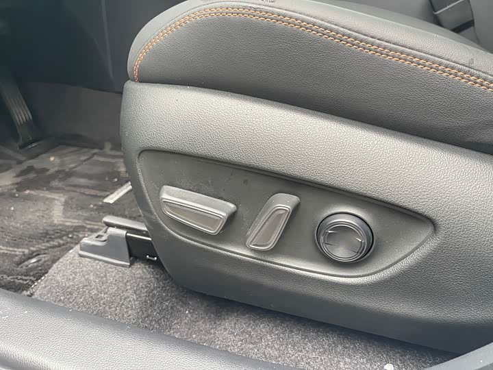 Фото 6 - Toyota RAV4