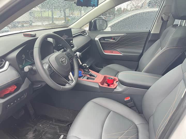 Фото 7 - Toyota RAV4