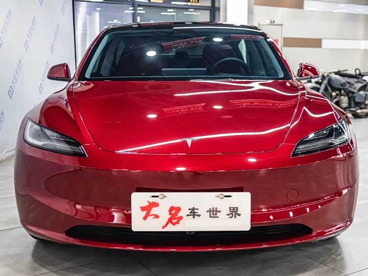 Фото 2 - Tesla Model 3