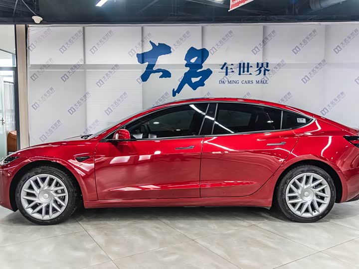 Фото 3 - Tesla Model 3