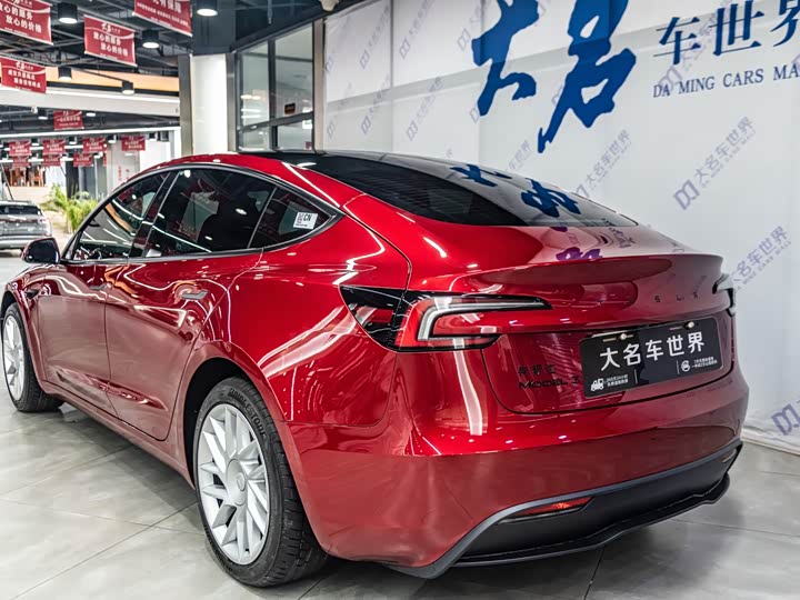 Фото 4 - Tesla Model 3