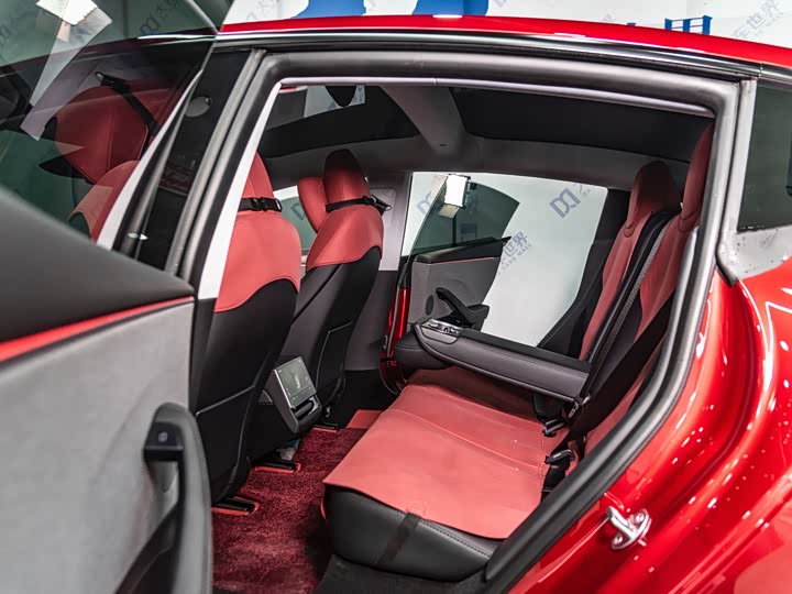 Фото 9 - Tesla Model 3