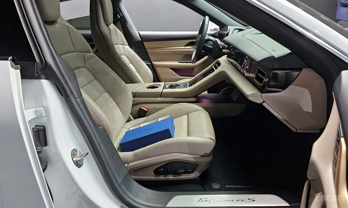 Фото 11 - Porsche Taycan