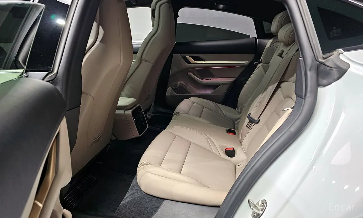 Фото 12 - Porsche Taycan