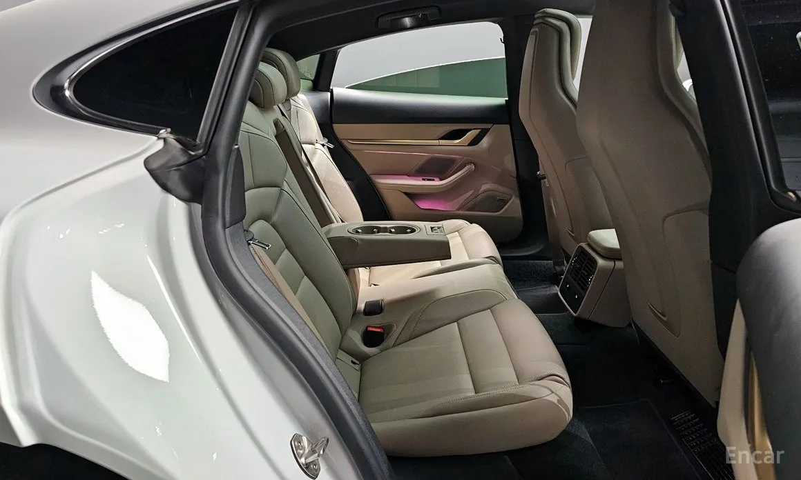 Фото 13 - Porsche Taycan