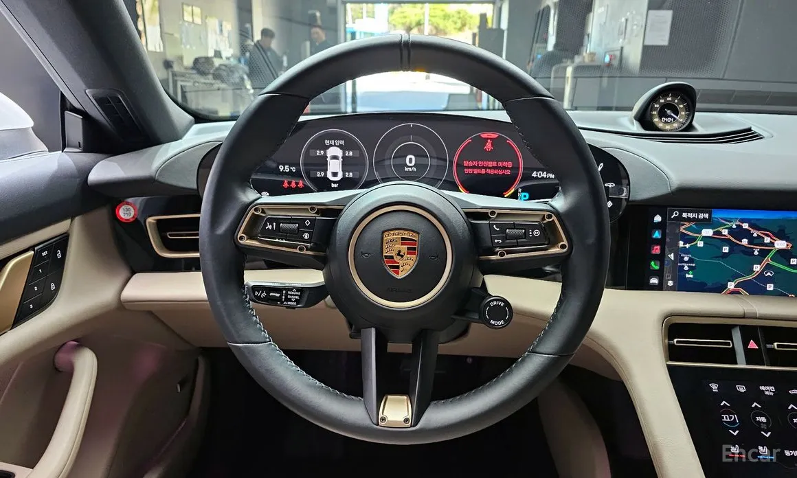 Фото 14 - Porsche Taycan