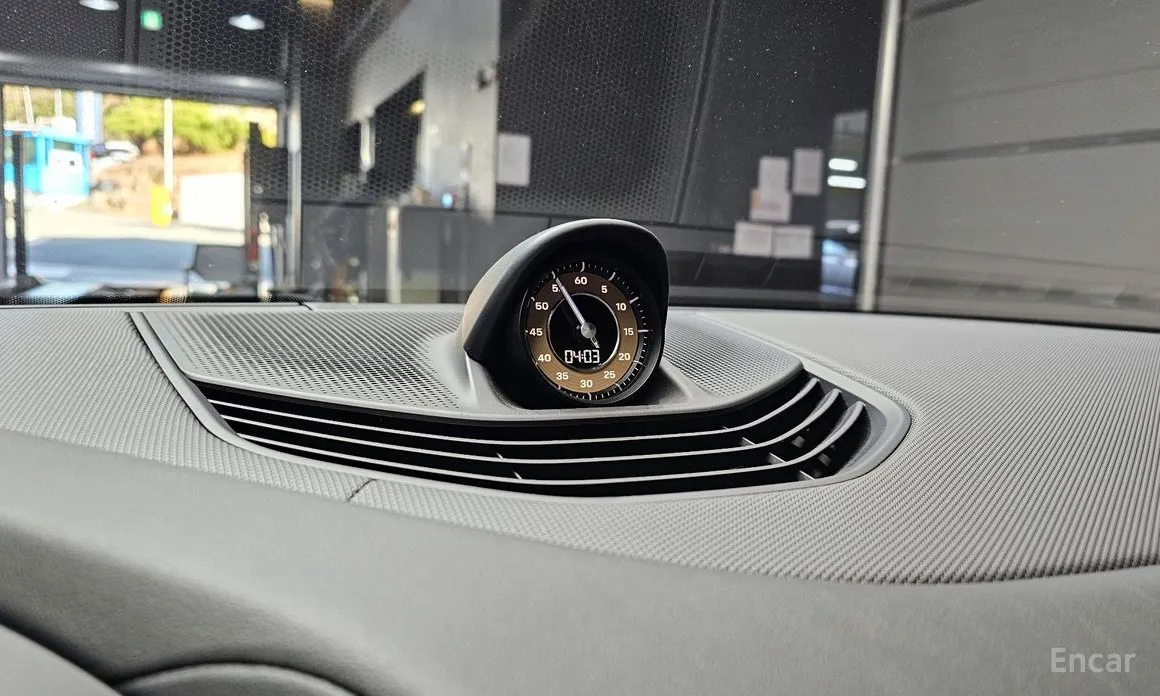 Фото 19 - Porsche Taycan