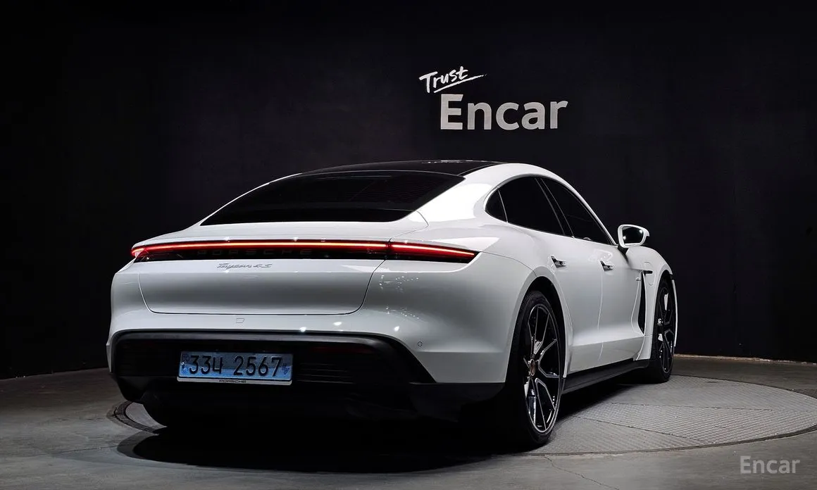 Фото 2 - Porsche Taycan