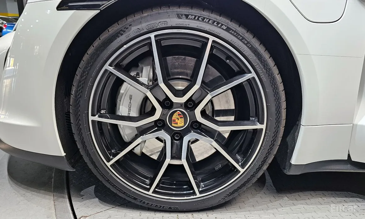 Фото 5 - Porsche Taycan