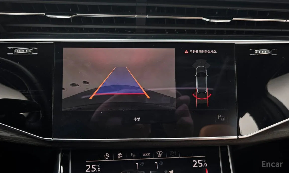 Фото 16 - Audi Q7