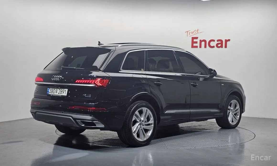 Фото 2 - Audi Q7