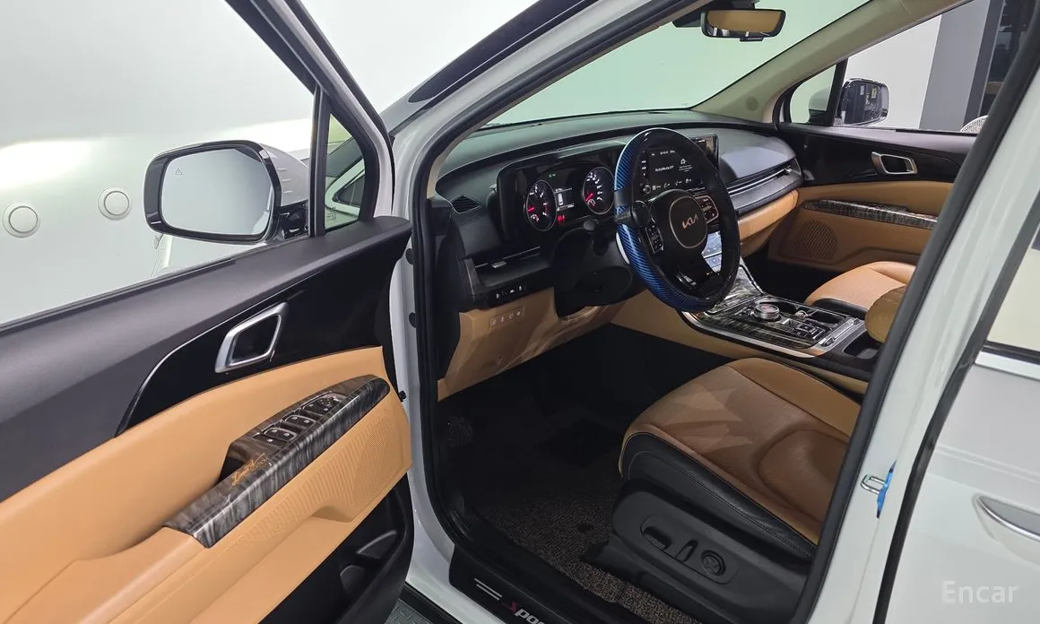 Photo 11 - Kia Carnival