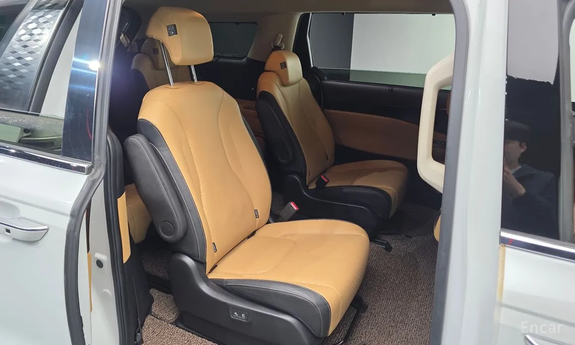 Photo 13 - Kia Carnival