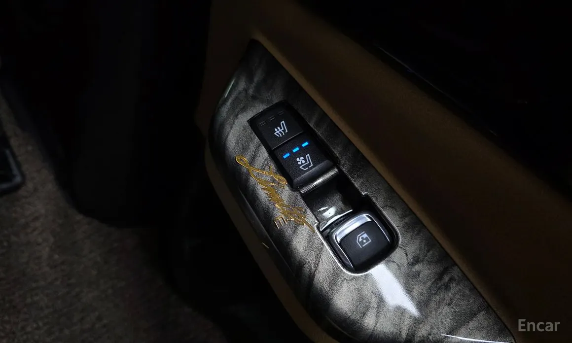 Photo 18 - Kia Carnival