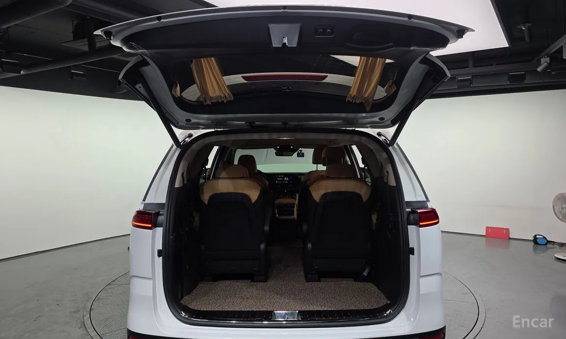 Photo 20 - Kia Carnival