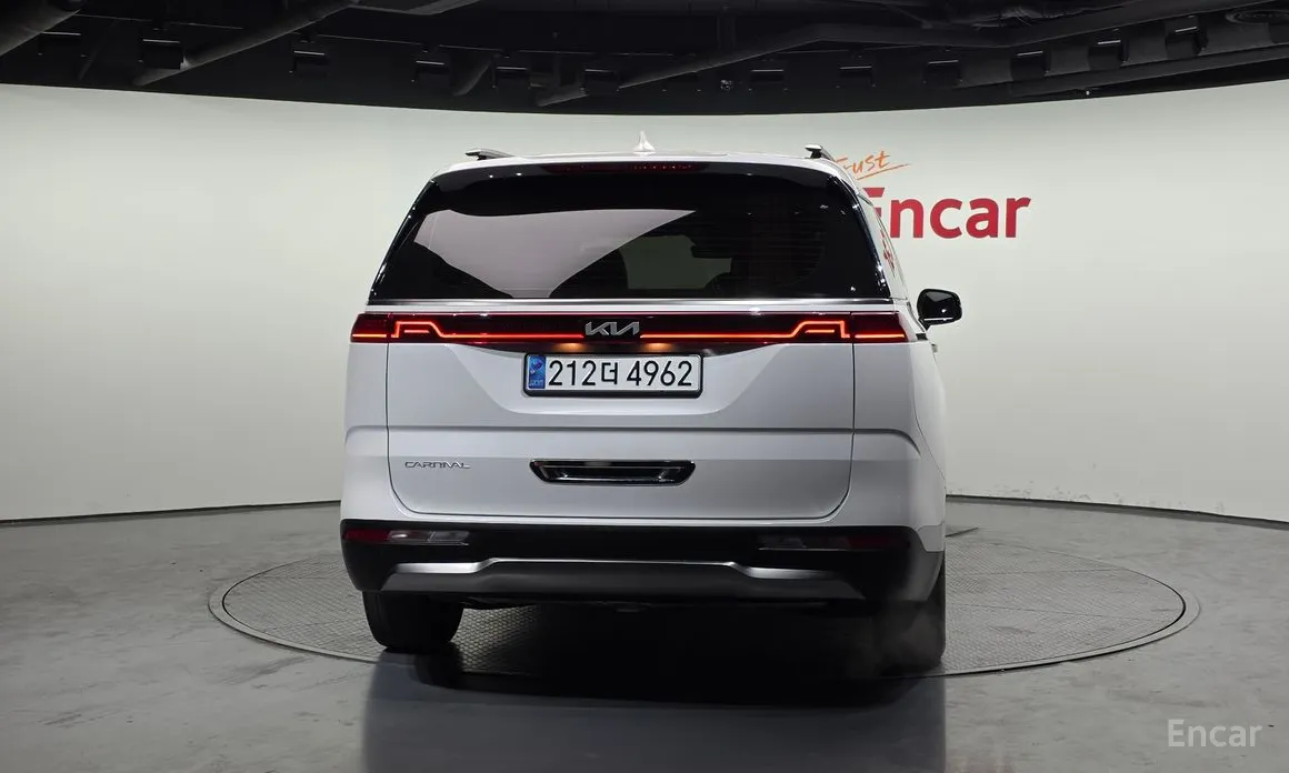 Photo 4 - Kia Carnival