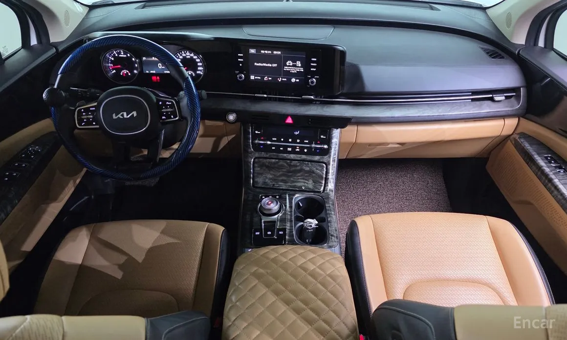 Photo 7 - Kia Carnival