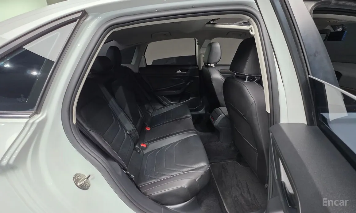 Фото 19 - Volkswagen Jetta