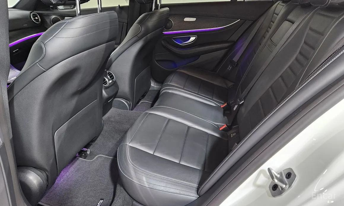 Фото 10 - Mercedes-Benz E-Class