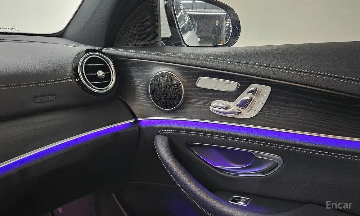 Фото 13 - Mercedes-Benz E-Class