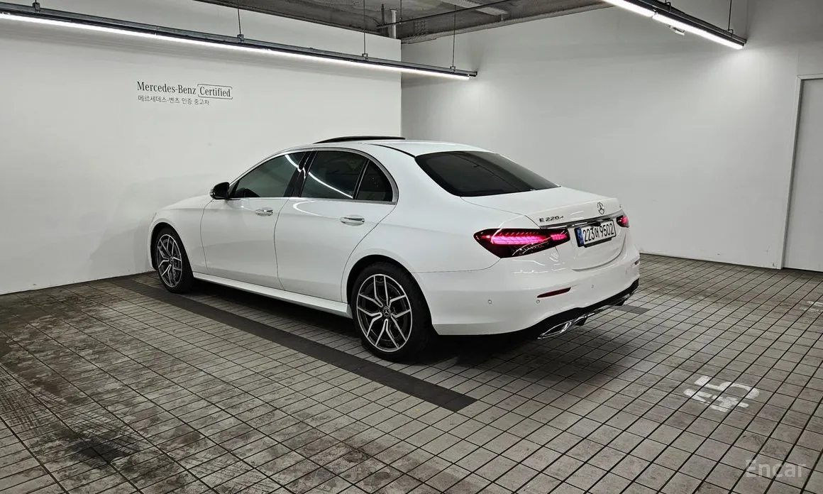 Фото 2 - Mercedes-Benz E-Class