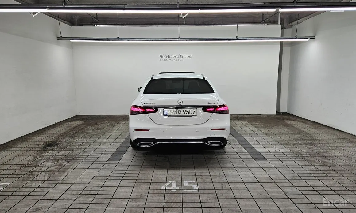 Фото 4 - Mercedes-Benz E-Class