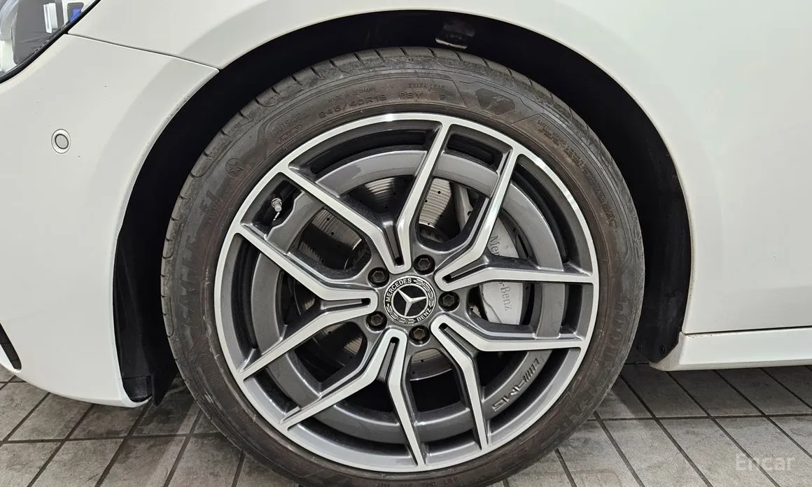 Фото 5 - Mercedes-Benz E-Class