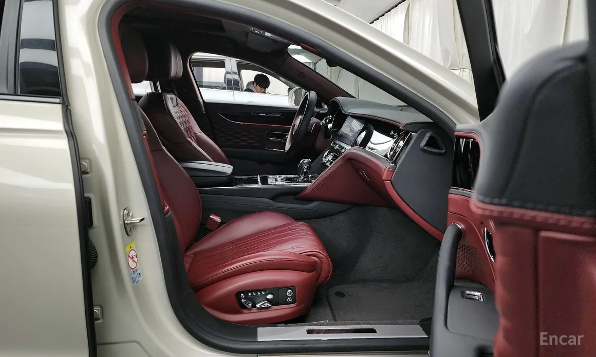 Фото 11 - Bentley Flying Spur