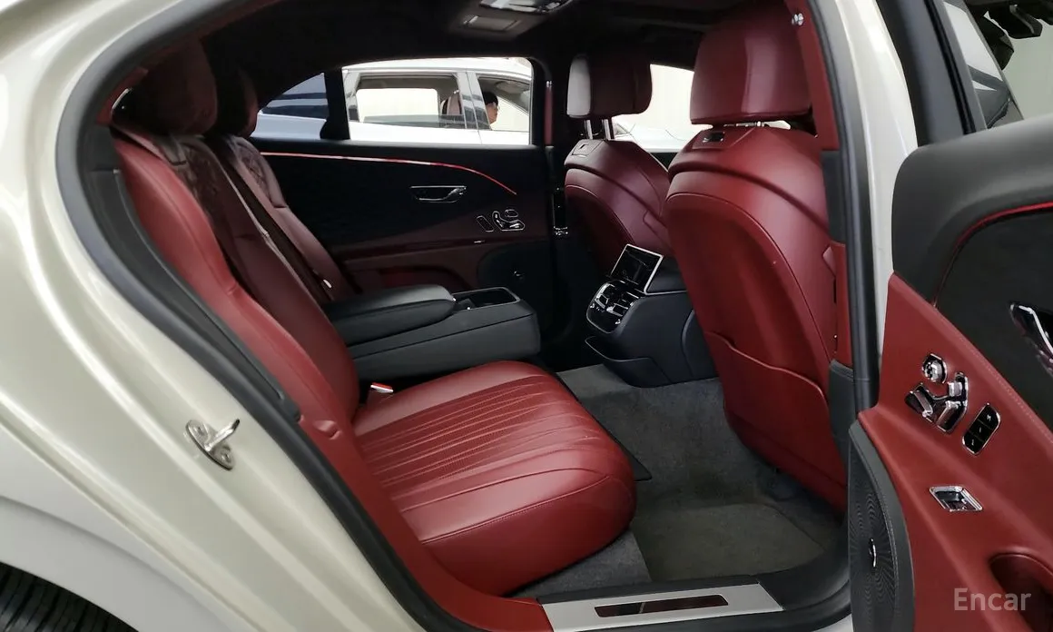 Фото 12 - Bentley Flying Spur