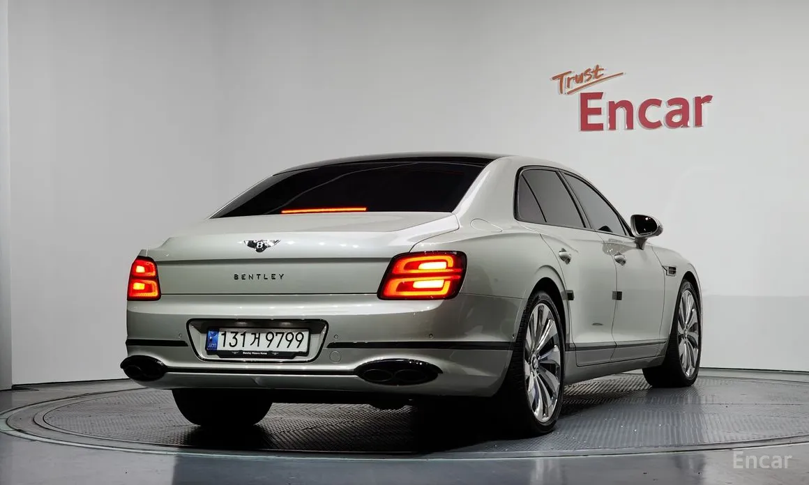 Фото 2 - Bentley Flying Spur