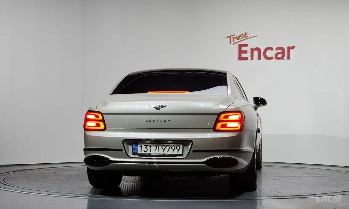 Фото 4 - Bentley Flying Spur