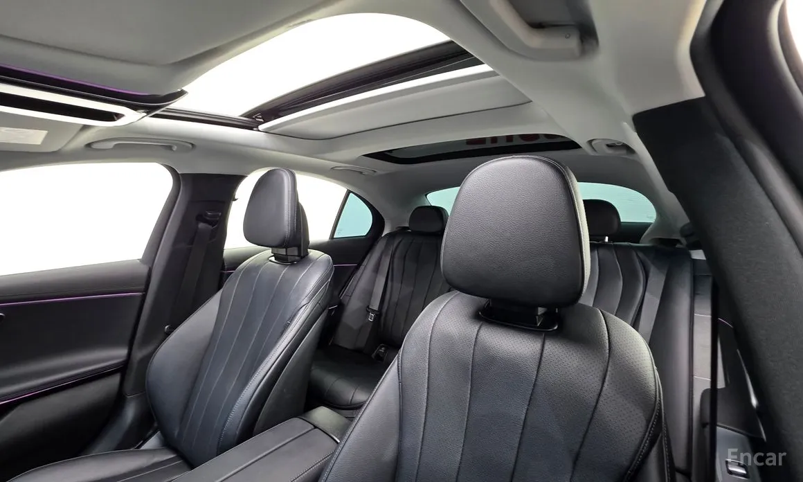 Фото 11 - Mercedes-Benz E-Class