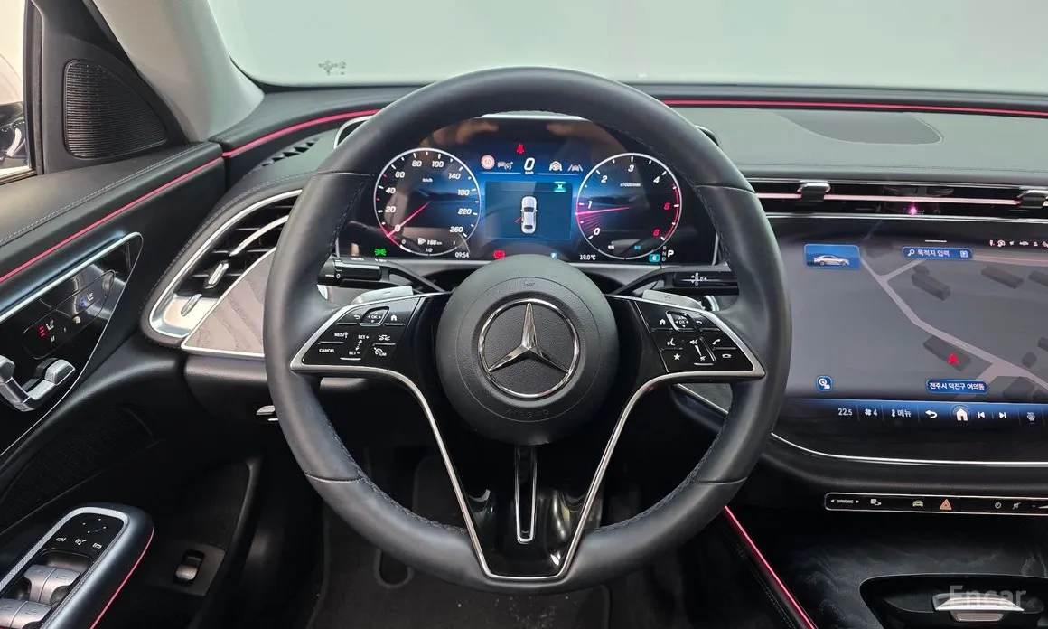 Фото 14 - Mercedes-Benz E-Class