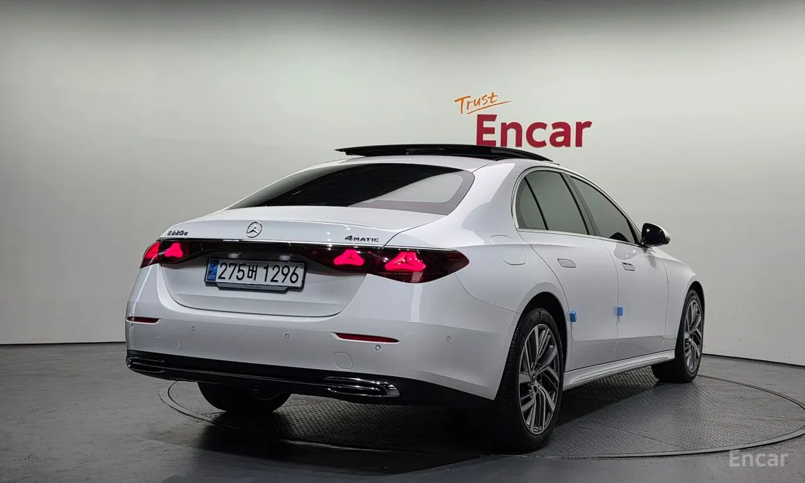 Фото 2 - Mercedes-Benz E-Class