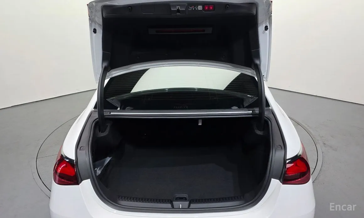 Фото 20 - Mercedes-Benz E-Class