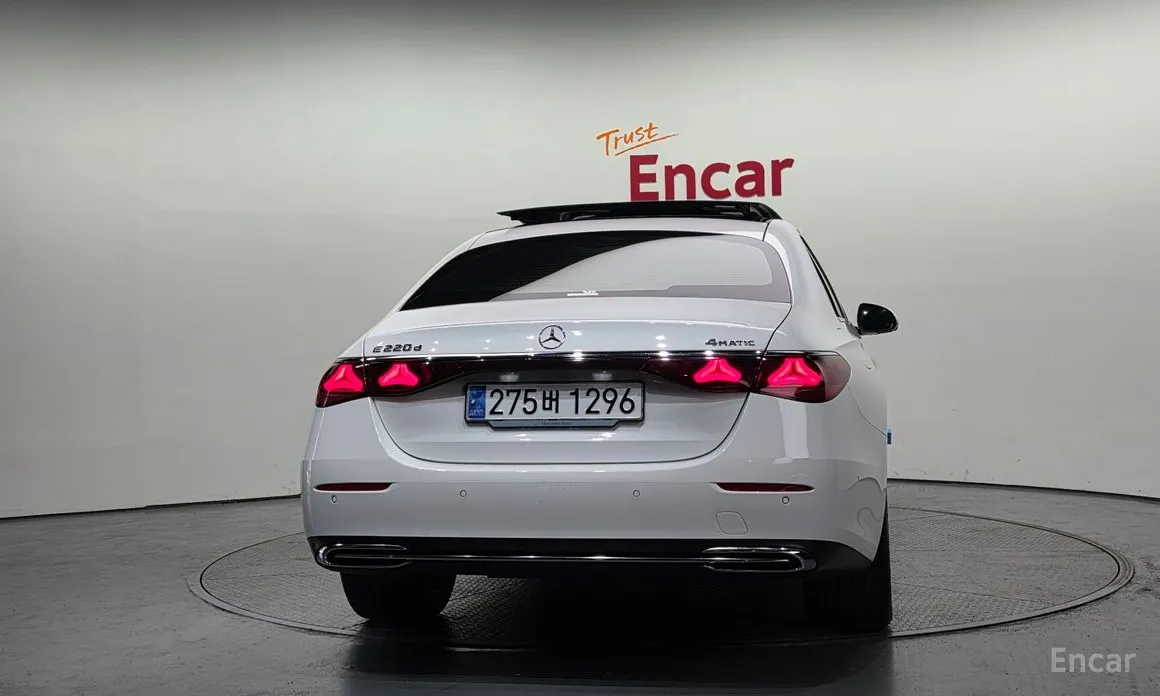 Фото 4 - Mercedes-Benz E-Class