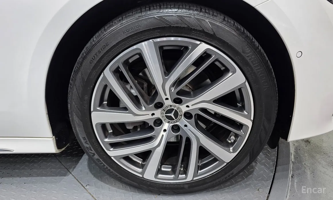 Фото 5 - Mercedes-Benz E-Class