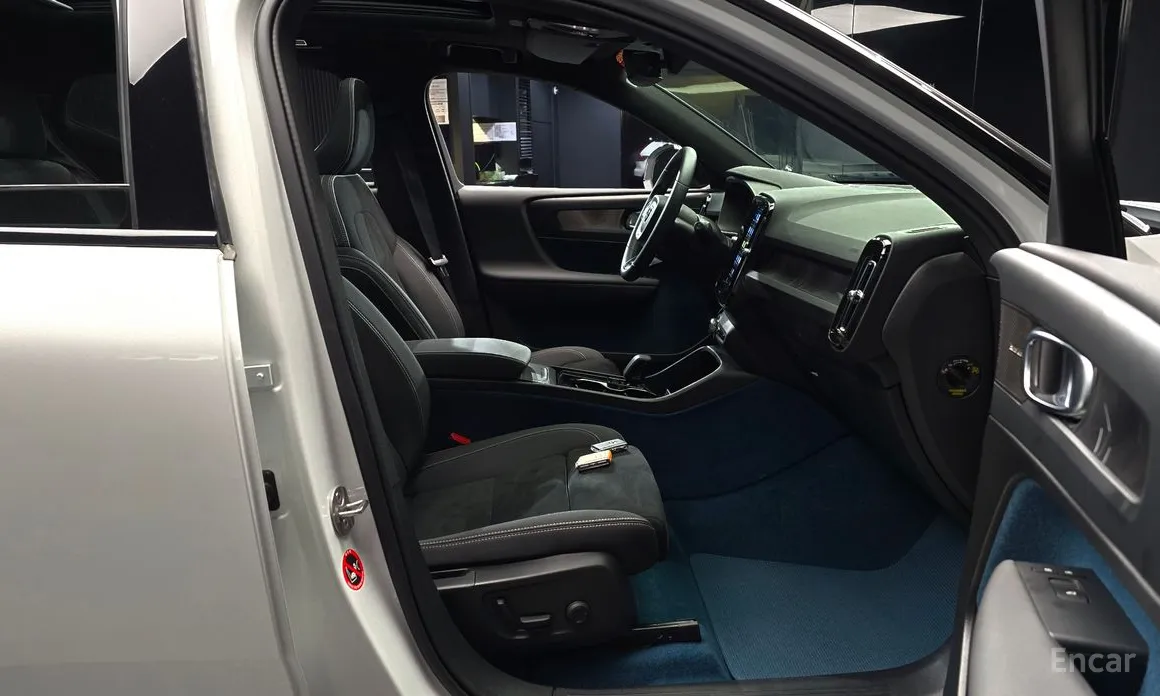 Фото 11 - Volvo XC40