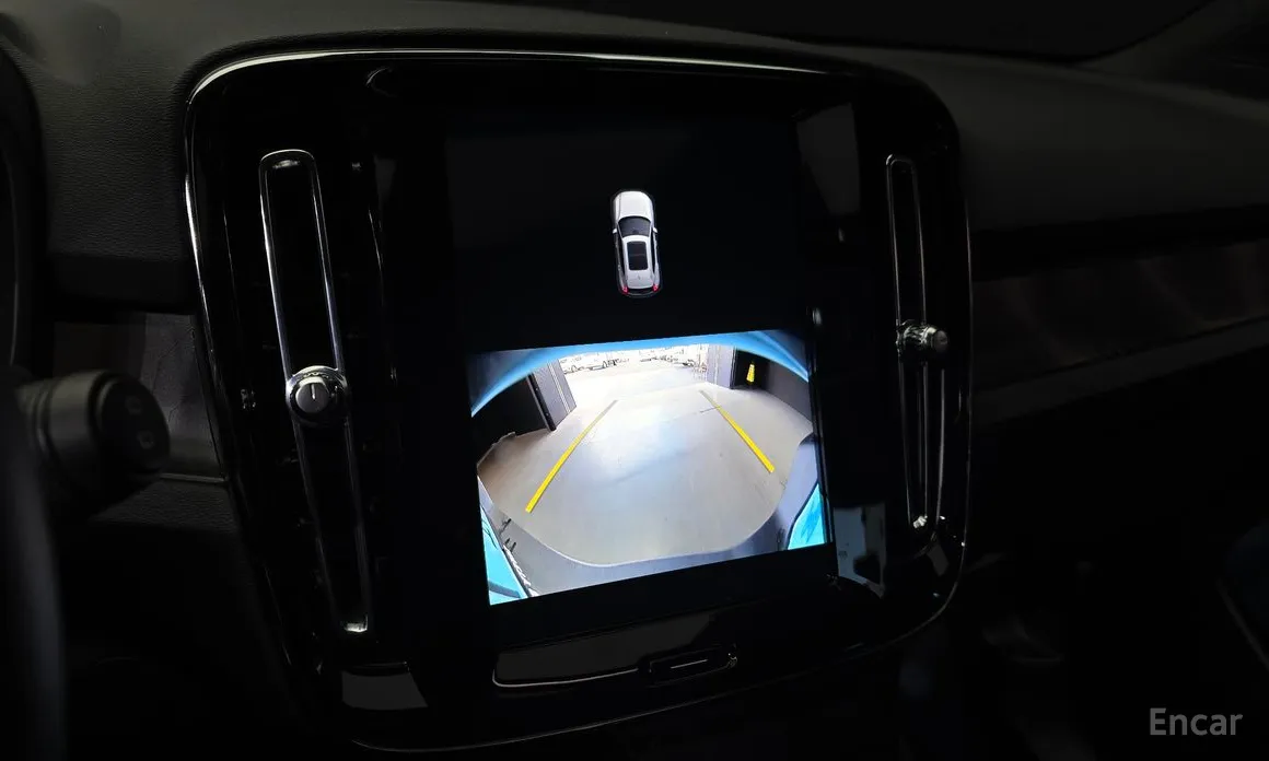 Фото 15 - Volvo XC40