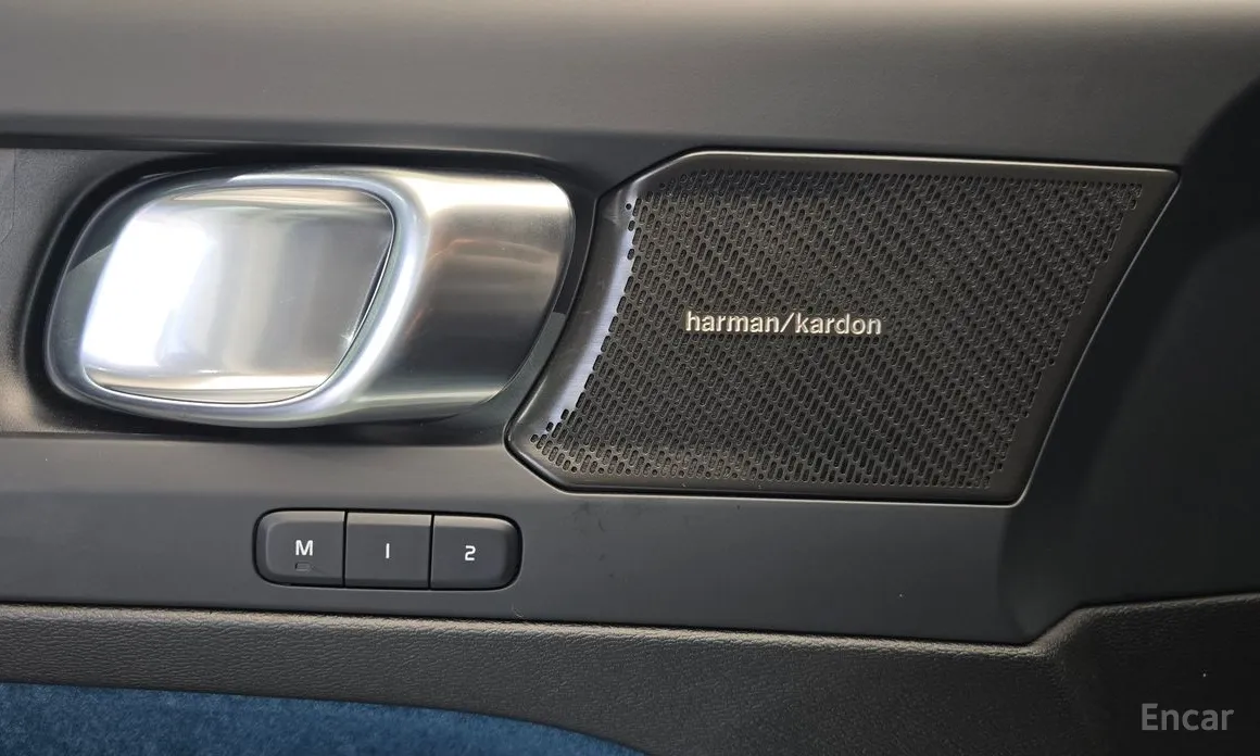 Фото 18 - Volvo XC40