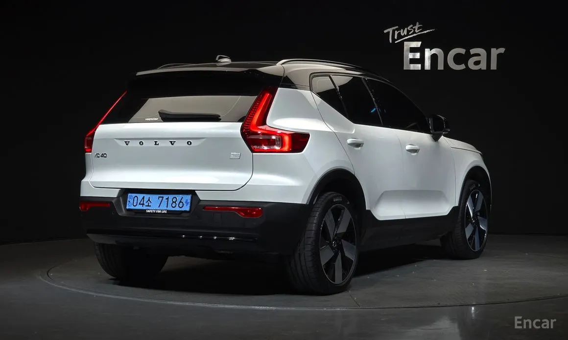 Фото 2 - Volvo XC40