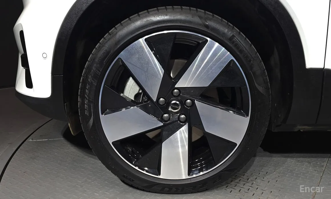 Фото 5 - Volvo XC40