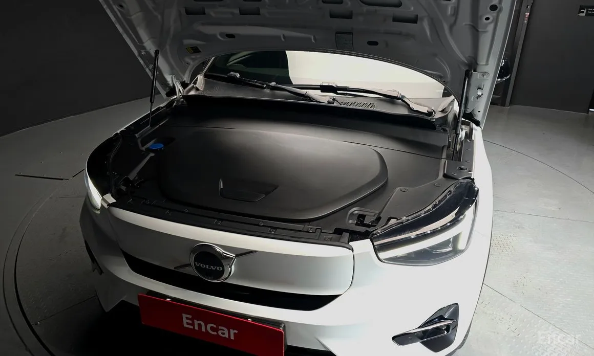 Фото 6 - Volvo XC40