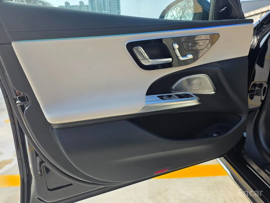 Фото 15 - Mercedes-Benz E-Class