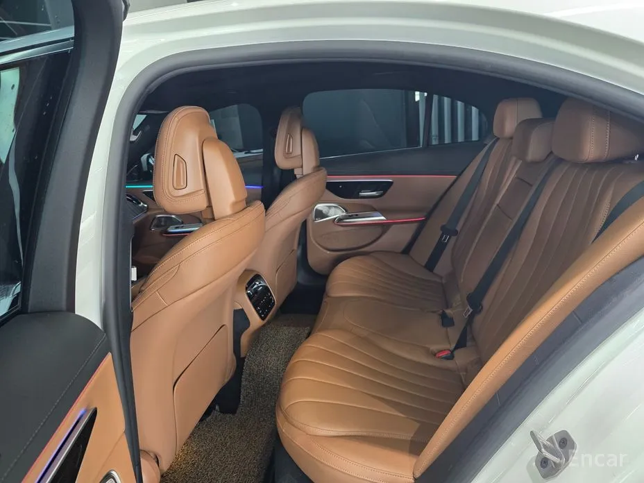 Фото 12 - Mercedes-Benz E-Class