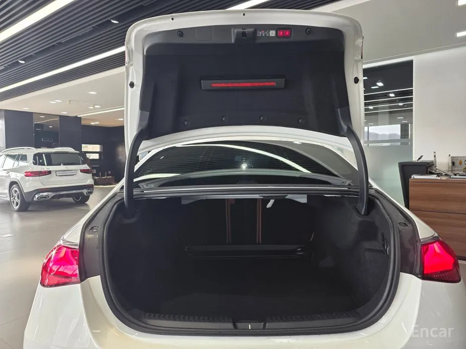 Фото 13 - Mercedes-Benz E-Class