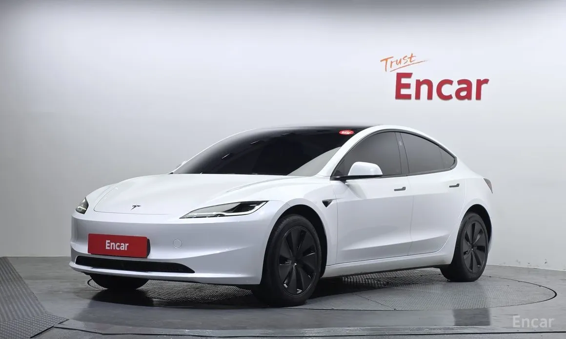 Фото 1 - Tesla Model 3